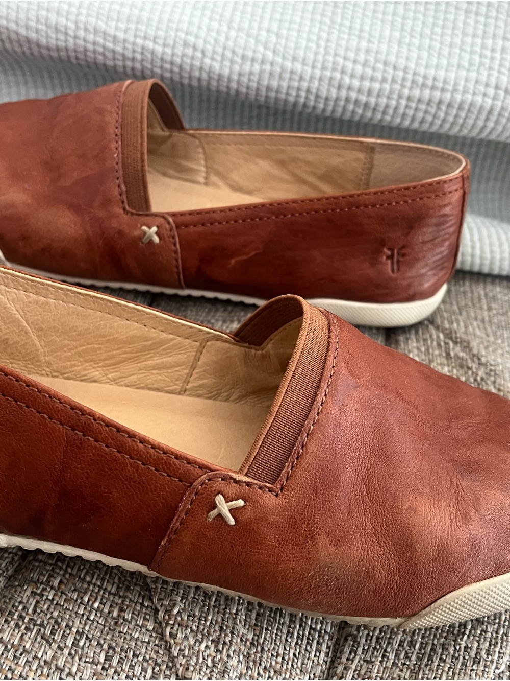 Casual Women's Slip-On Frye Flats in Brown - Size 8M - Picture 4 of 7